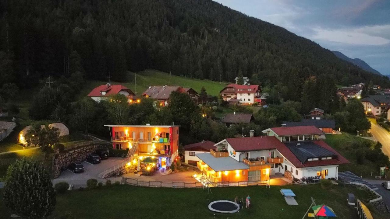 וויסנסי Erdhaeuser Und Apartments Mit Seeblick Und Alleinlage מראה חיצוני תמונה